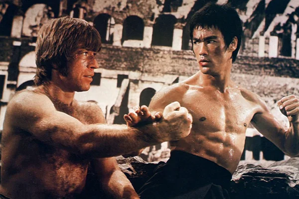 Bruce Lee e Chuck Norris no filme O Voo do Dragão