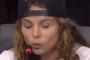Noiva do rapper Oruam questiona prisão do artista em discurso na Alerj