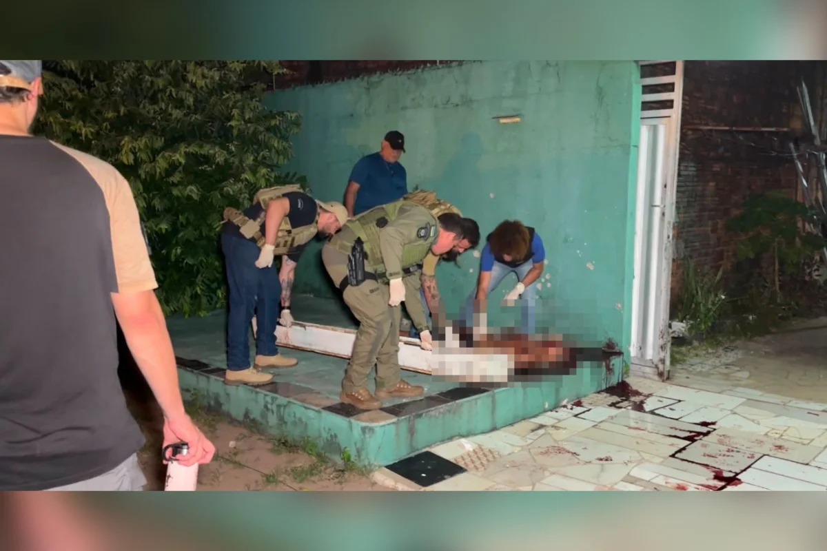 O adolescente de 17 anos foi encontrado armado com uma pistola, de acordo com o secretário de Segurança Pública, delegado Cezar Vieira O adolescente de 17 anos foi encontrado armado com uma pistola, de acordo com o secretário de Segurança Pública, delegado Cezar Vieira