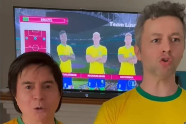 Xororó e Lucas Lima cantam Evidências