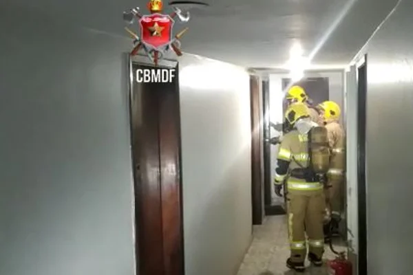 Bombeiros são chamados para conter incêndio em quitinete na Asa Norte