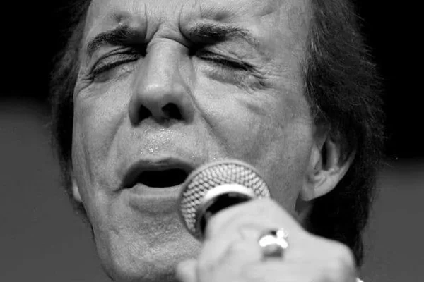 Morre Nilton Cesar, voz marcante da música romântica, aos 86 anos