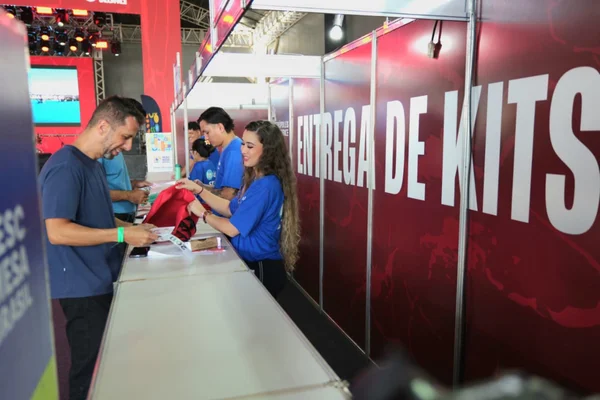Imagem colorida de competidores do Endurance- Metrópoles
