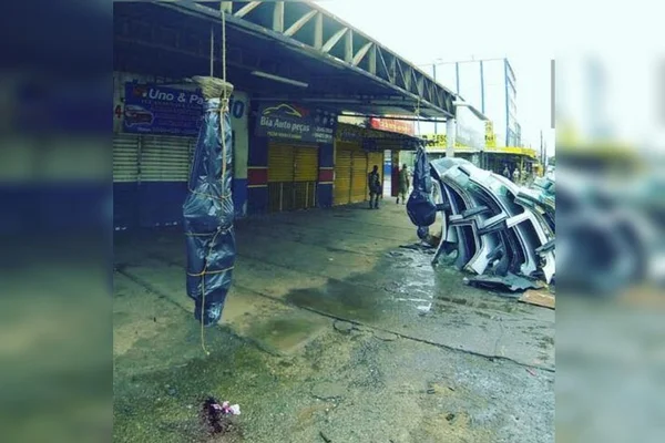 Cenário de guerra e manequins em sacos pretos assustam moradores no DF