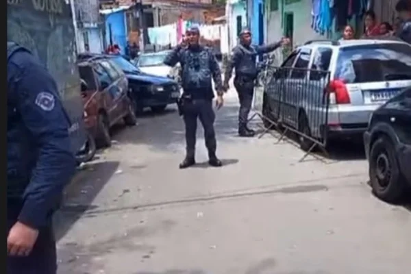 Soldado Imagem mostra PMs - Metrópoles