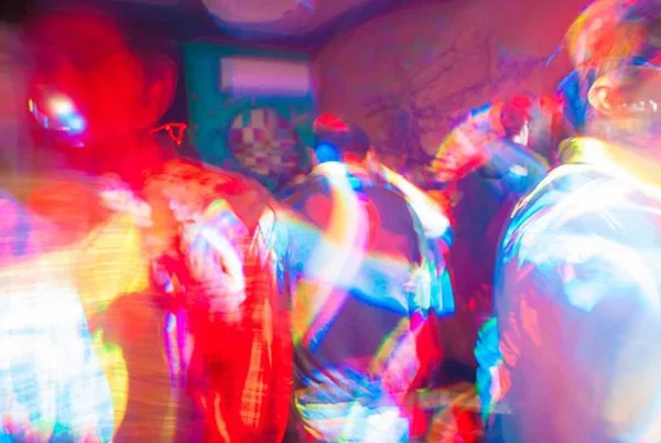 PMDF encerra festa com adolescentes, drogas e bebidas