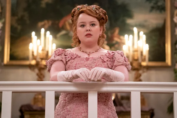 Imagem colorida de Nicola Coughlan como Penelope Featherington na 2ª temporada de Bridgerton - Metrópoles