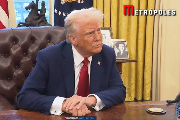 Imagem colorida do presidente dos Estados Unidos, Donald Trump