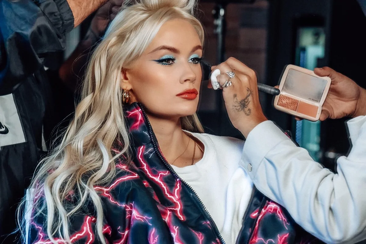 Lauren Bennett integrou o G.R.L. entre 2012 e 2015 e também seguiu carreira solo Lauren Bennett integrou o G.R.L. entre 2012 e 2015 e também seguiu carreira solo