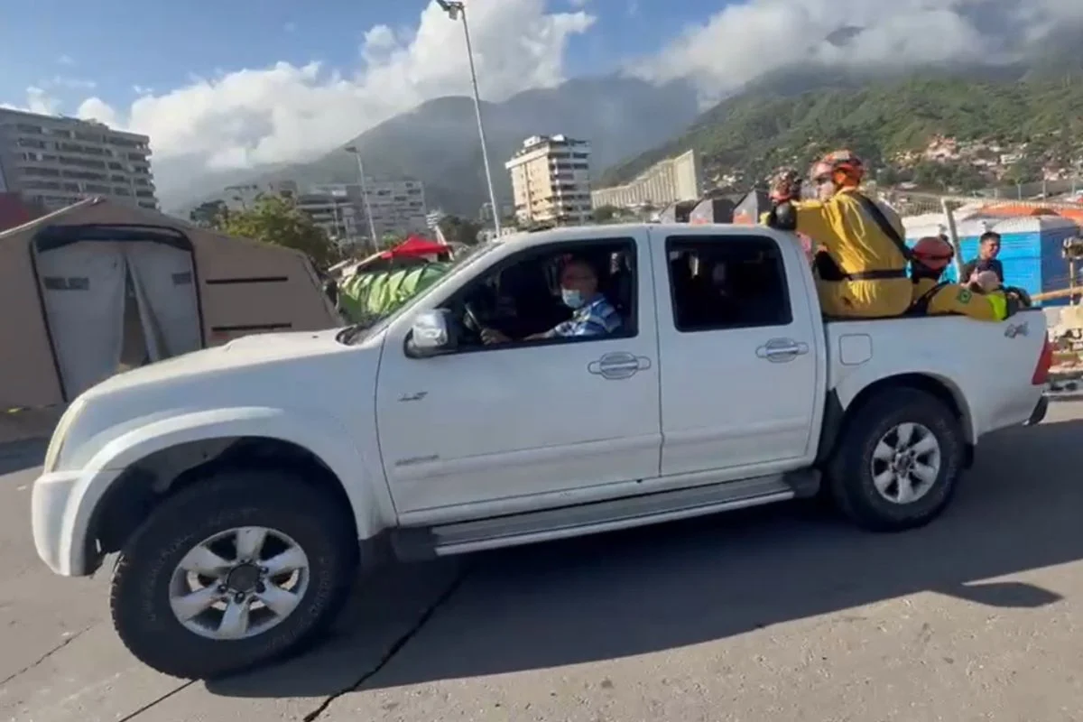Equipes brasileiras atuam em buscas por vítimas do terremoto na Venezuela Equipes brasileiras atuam em buscas por vítimas do terremoto na Venezuela