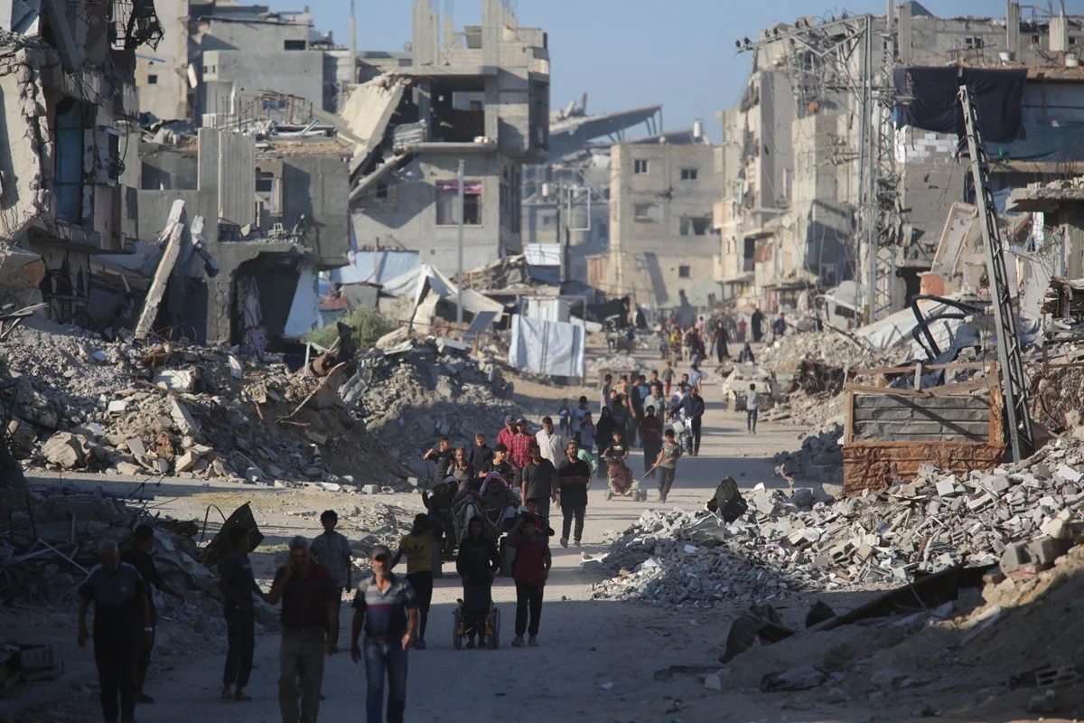 Milhares de pessoas retornam para a cidade de Gaza após cessar-fogo
