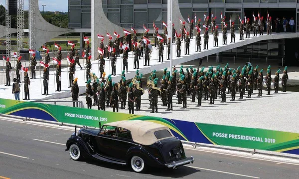 Minuta de reforma política quer posse de eleitos em 5 e 6 de janeiro