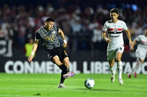 Imagem colorida do jogo entre São Paulo x Libertad - Metrópoles