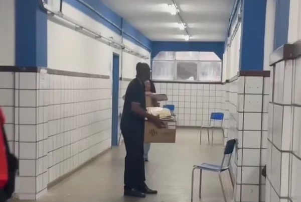 Eleitores da BA e SP ficam sem votar por urnas fechadas, apesar de horário