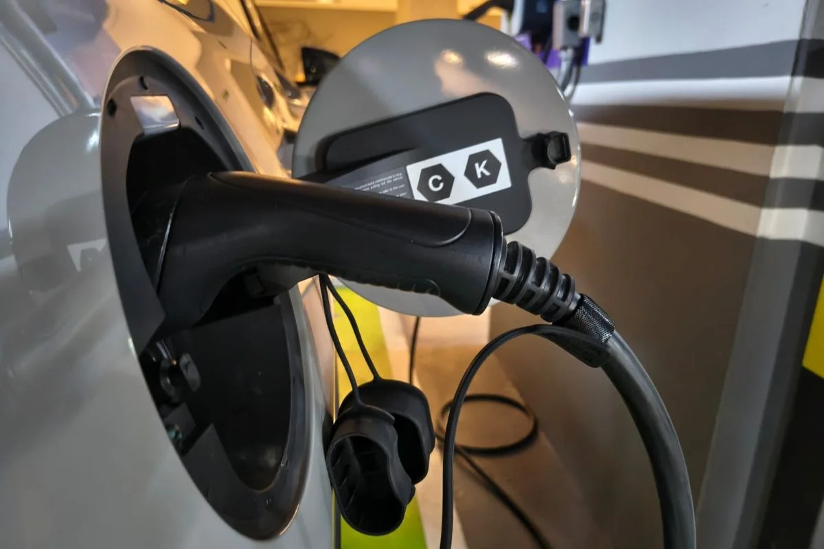 Carro elétrico vai ficar mais caro e terá imposto de até 35% em 2027