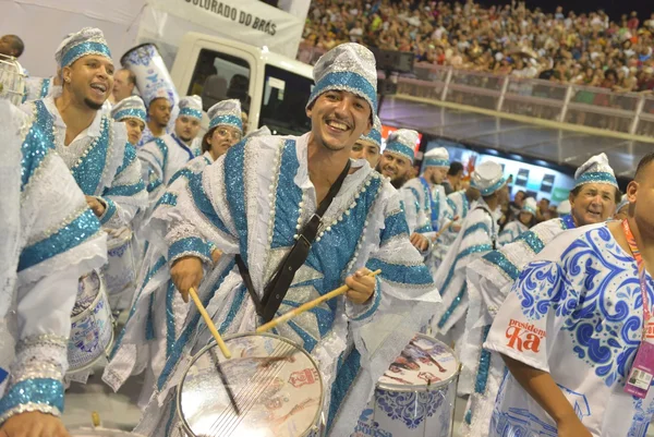 Imagem mostra desfile da Colorado do Brás - Metrópoles