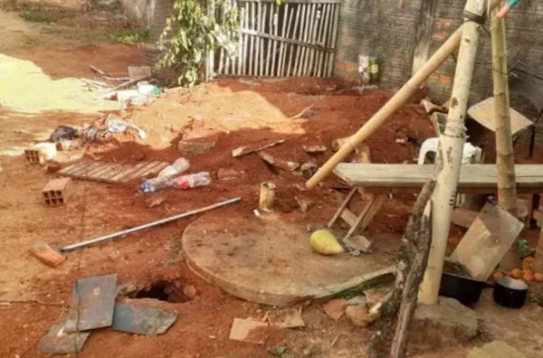 Imagem colorida do local do enterro da madrasta morta pelo enteado em São Paulo - Metrópoles