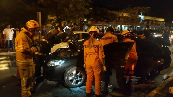 Policial civil desmaia no volante e causa acidente no Sudoeste