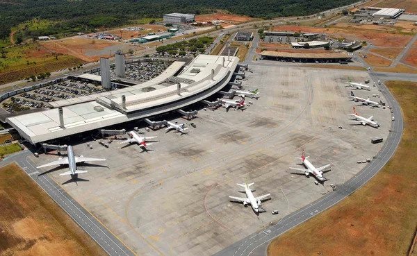 Avião tem problema técnico durante voo e retorna para aeroporto de BH