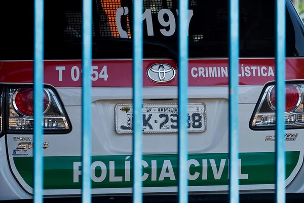 Bêbado, vigilante cochila, deixa portão aberto e ladrões roubam escola