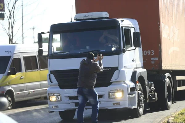 Governo inclui caminhoneiros no grupo prioritário de vacinação contra a Covid-19