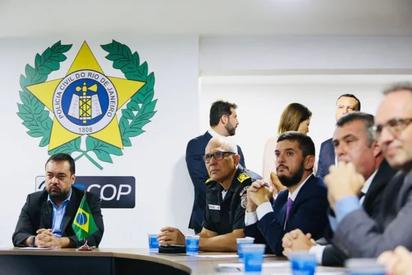 Delegados do RJ publicam nota de repúdio contra Cláudio Castro