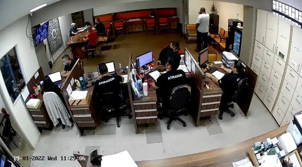 Com máquina de cartão, mulher desviava dinheiro de clube de tiro no DF