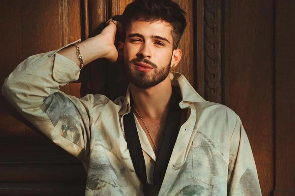 Ele é famoso na internet e faz sucesso Ele é famoso na internet e faz sucesso