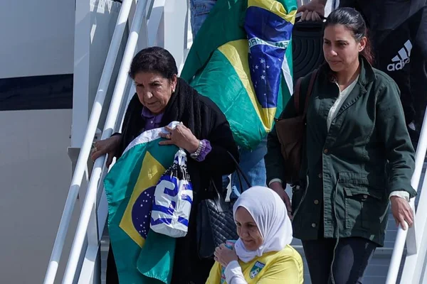 Repatriados - Metrópoles