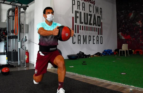 Fred treina de máscara no Fluminense