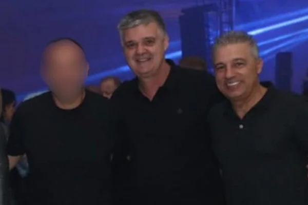 Homens em festa - Metrópoles