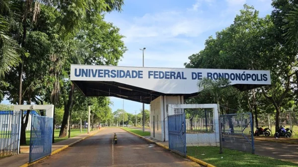Universidade decreta luto após filho de professor morrer esquecido em carro