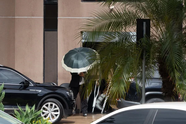 Familiares visitam Vorcaro na PF no dia de prisão de ex-chefe do BRB