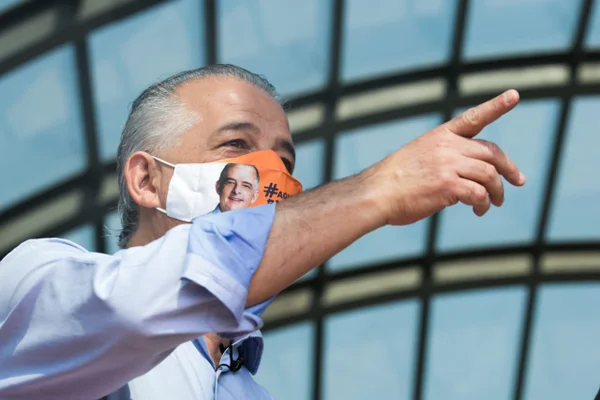 O candidato à prefeitura de São Paulo, Márcio França, se encontra com cadeirantes na estação de metrô AACD e fala sobre inclusão. Foto: Rafaela Felicciano/Metrópoles