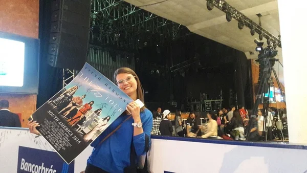Leitora do Metrópoles vence concurso e conhece o Fifth Harmony