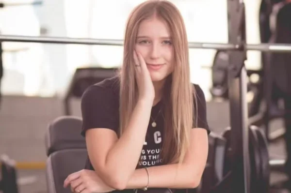 foto colorida da estudante de Medicina da Uniara Beatriz Vidal Scabello, 18 anos, morreu após passar mal em Matão (SP) - Metrópoles