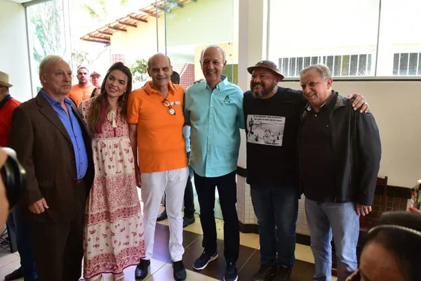 Sem Ibaneis, Paco Britto é disputado por partidos durante convenção