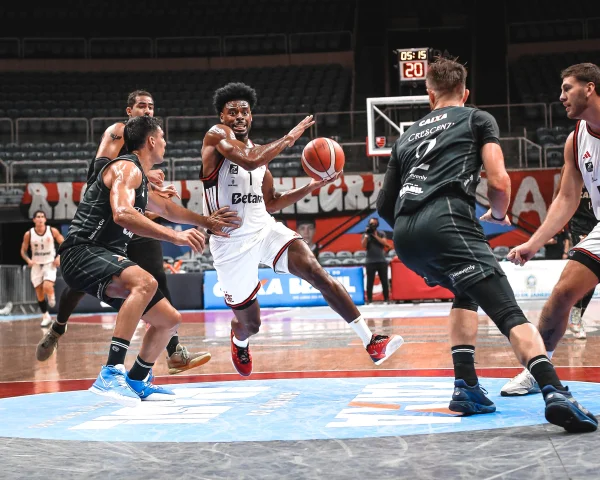Em noite apagada, Brasília Basquete perde para o Flamengo no NBB
