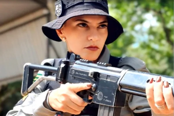 Policial militar fica ferida após ser atropelada durante abordagem