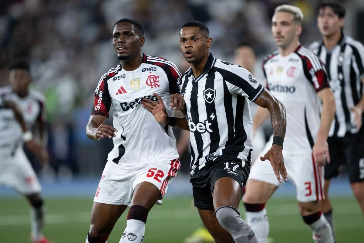 Flamengo conta com o apoio da torcida no Maracanã para buscar a vitória no clássico Flamengo conta com o apoio da torcida no Maracanã para buscar a vitória no clássico