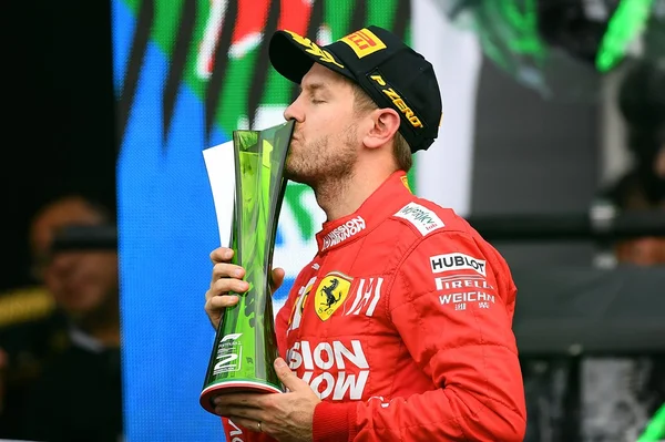 Vettel dispara contra prêmio no GP do México: “Troféu de merda”