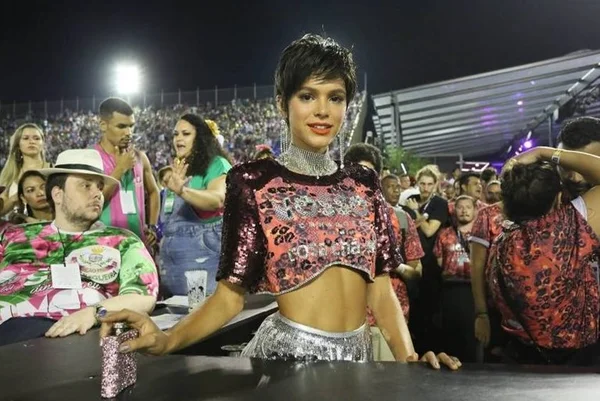 Após treta, Bruna Marquezine desativa conta no Instagram