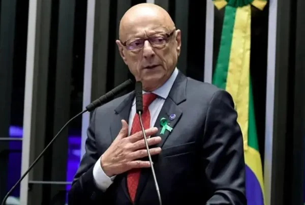 Senador Esperidião Amin, na tribuna do Senado