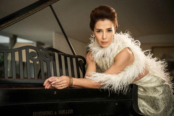 Marjorie Estiano como Ângela Diniz