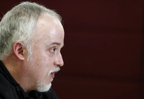O ex-procurador Carlos Fernando dos Santos Lima olha para o seu lado esquerdo