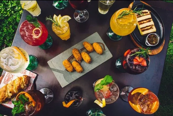 6 bares e restaurantes localizados no SIG para conhecer já