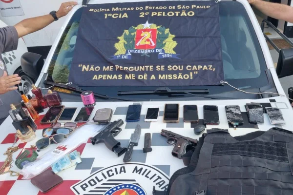 Pai e filho são libertados de cárcere após ficarem reféns em assalto - destaque galeria
