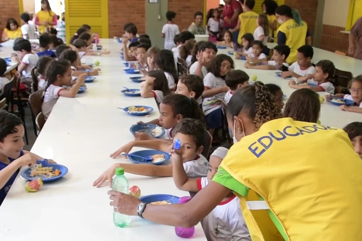 Educadores Sociais do DF Param Atividades por Atraso em Pagamentos