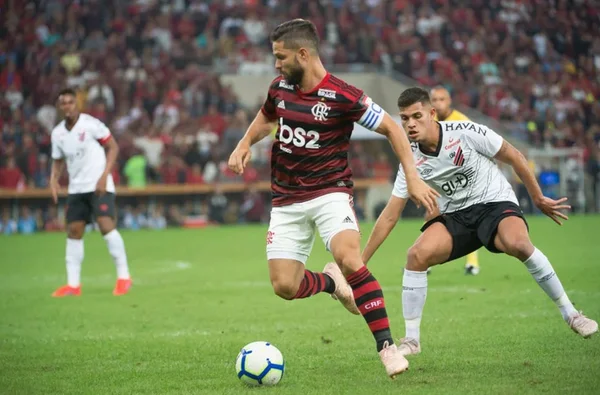 Athletico-PR elimina o Flamengo e está na semifinal da Copa do Brasil
