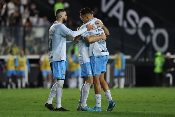 Vasco sai na frente, mas Grêmio corre atrás e empata em São Januário